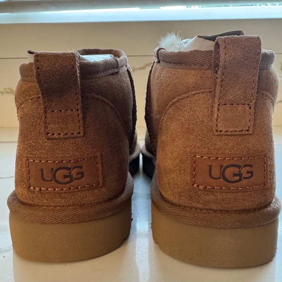 UGG Classic Ultra Mini - Picture 4 of 11